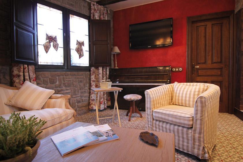 Hotel Rural La Tenada Carcedo de Burgos Esterno foto